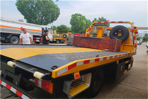 自流井附近拖车电话号码服务