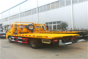 自流井附近拖车救援搭电